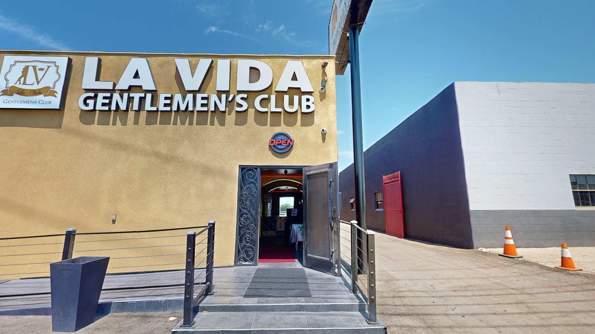La Vida Gentlemen's Club - Nightclub in Los Angeles, United States