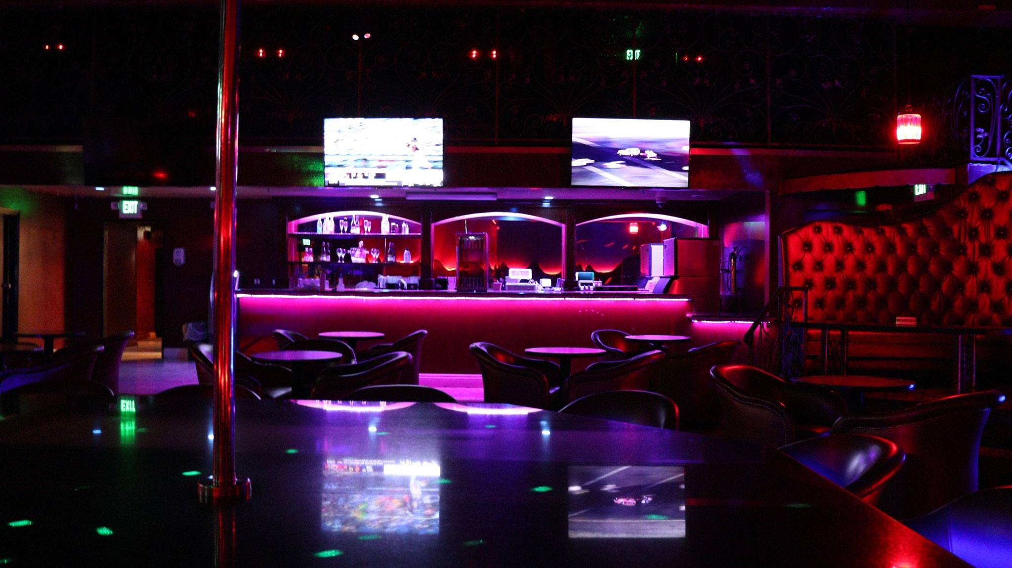 Platinum Showgirls La - Nightclub in Los Angeles, United States