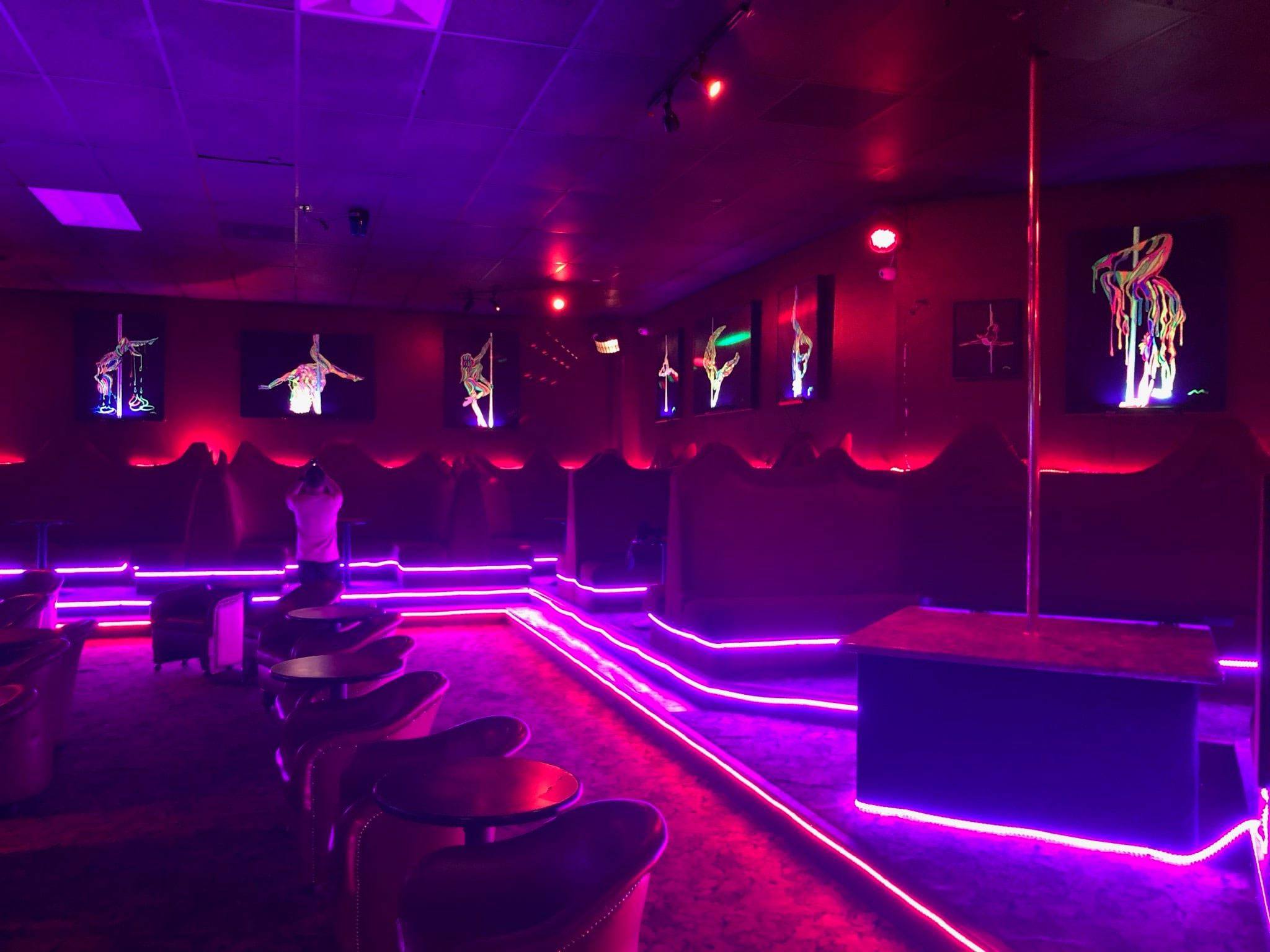 Platinum Showgirls La - Nightclub in Los Angeles, United States