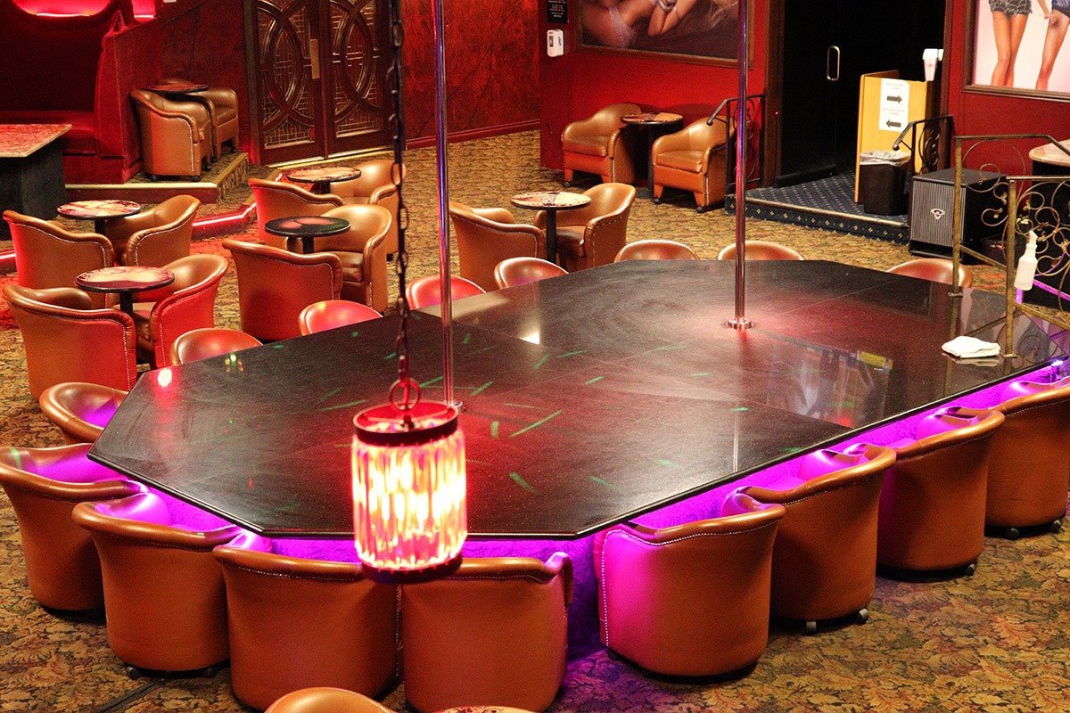 Platinum Showgirls La - Nightclub in Los Angeles, United States