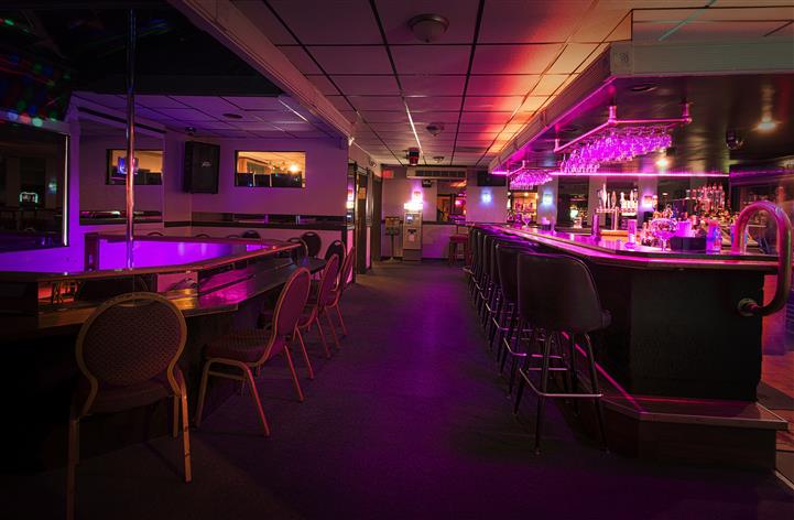 Cruisin Chubbys - Nightclub in Lyndon Station, United States