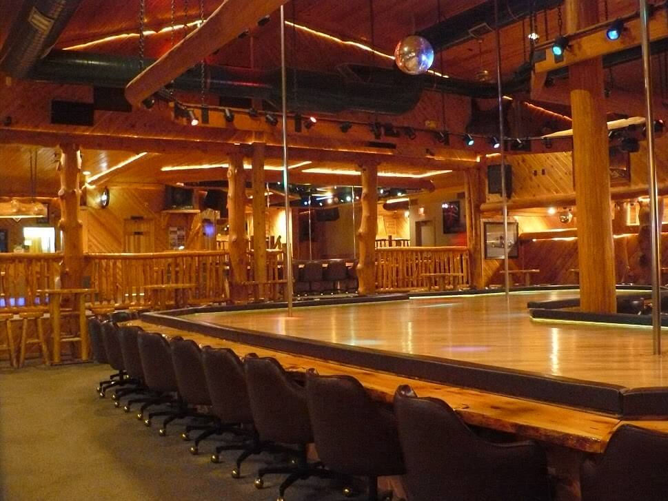 Cruisin Chubbys - Nightclub in Lyndon Station, United States