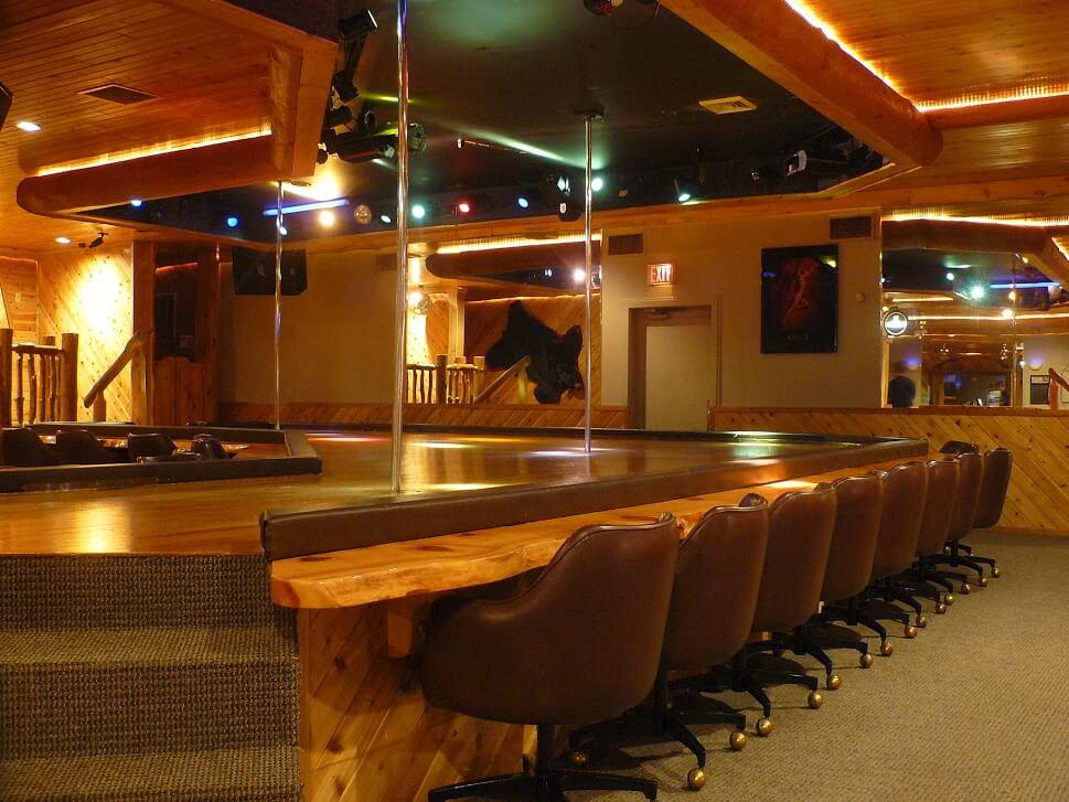 Cruisin Chubbys - Nightclub in Lyndon Station, United States