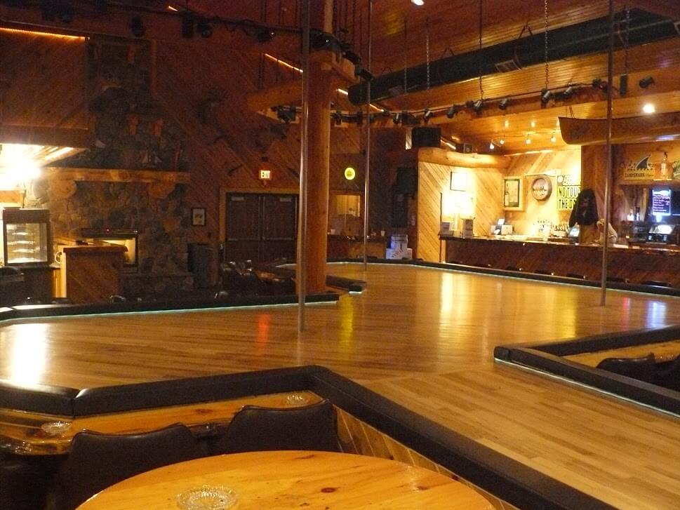 Cruisin Chubbys - Nightclub in Lyndon Station, United States