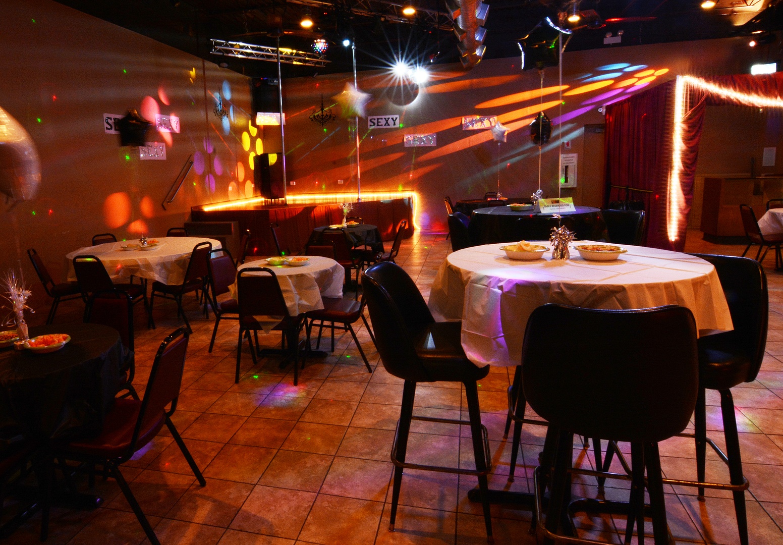 15th Ave Adult Theater - Swinger Club in Melrose Park, United States