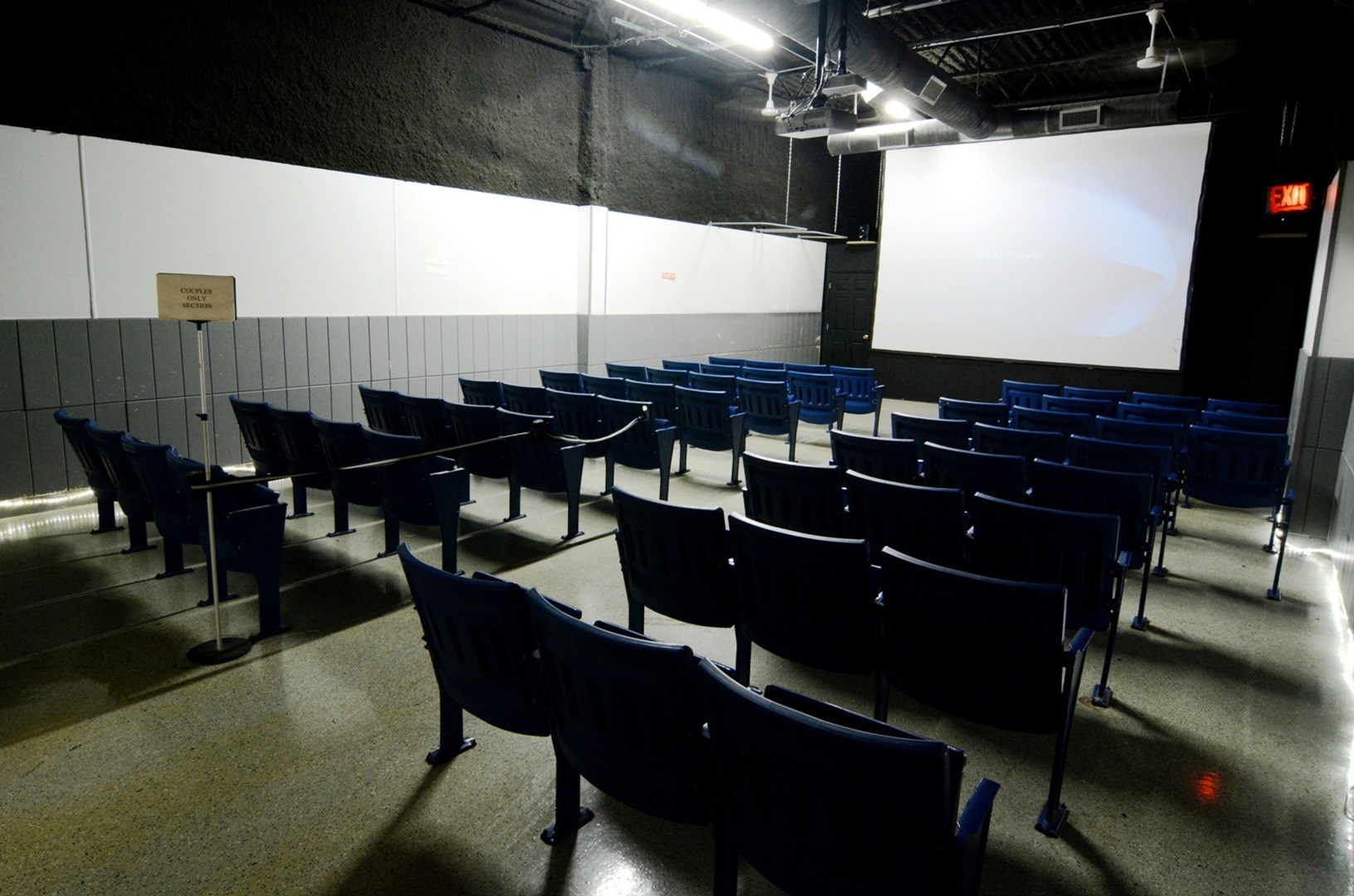 15th Ave Adult Theater - Swinger Club in Melrose Park, United States
