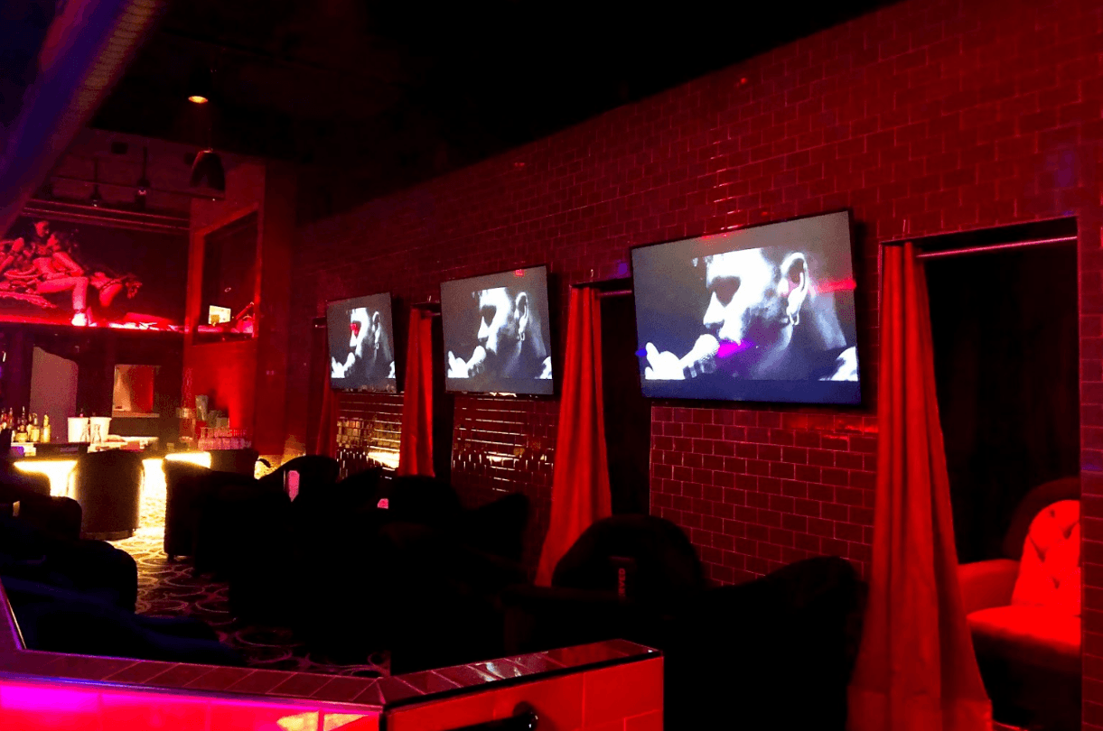 Silk Exotic Gentlemen's Club - Milwaukee - Nightclub in Milwaukee, United States