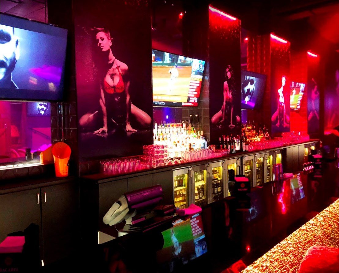 Silk Exotic Gentlemen's Club - Milwaukee - Nightclub in Milwaukee, United States