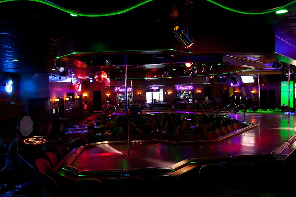 Silk Exotic Gentlemen's Club - Nightclub in Milwaukee, United States