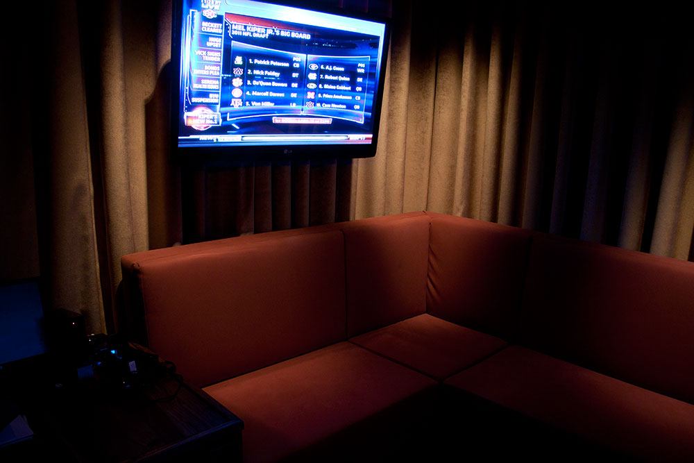 Silk Exotic Gentlemen's Club - Nightclub in Milwaukee, United States