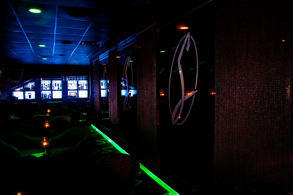 Silk Exotic Gentlemen's Club - Nightclub in Milwaukee, United States