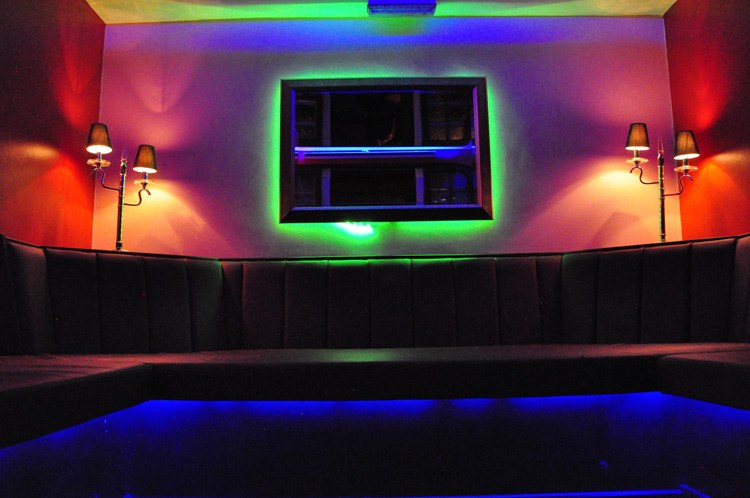 Chameleons Club Newport (Greenhouse) - Swinger Club in Newport, United States