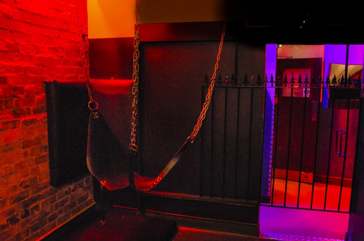 Chameleons Club Newport (Greenhouse) - Swinger Club in Newport, United States