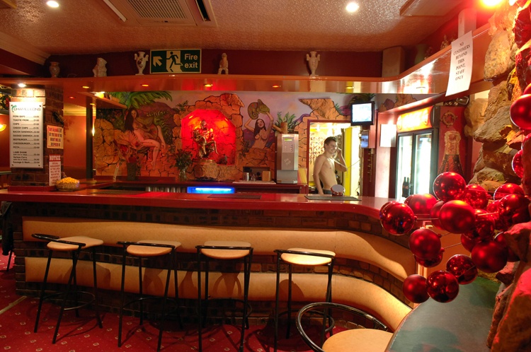 Chameleons Club Newport (Greenhouse) - Swinger Club in Newport, United States