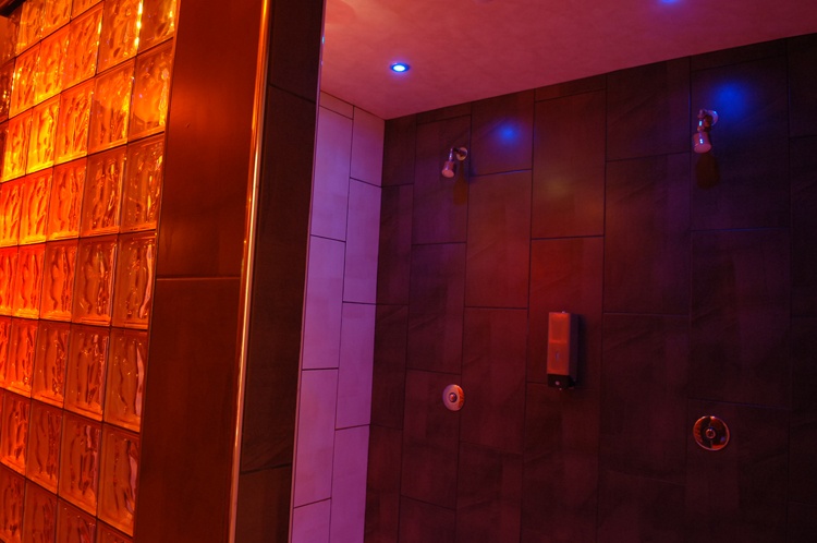 Chameleons Club Newport (Greenhouse) - Swinger Club in Newport, United States