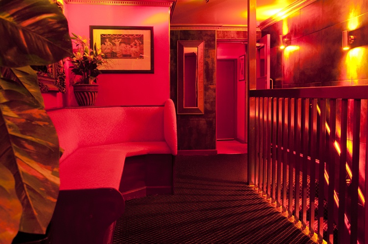 Chameleons Club Newport (Greenhouse) - Swinger Club in Newport, United States