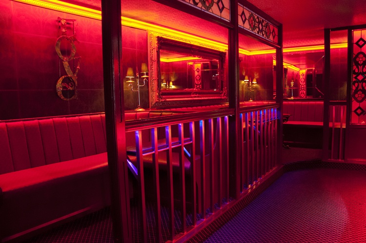 Chameleons Club Newport (Greenhouse) - Swinger Club in Newport, United States