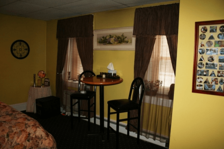 TJs Lasting Impressions - Swinger Club in Newport, United States