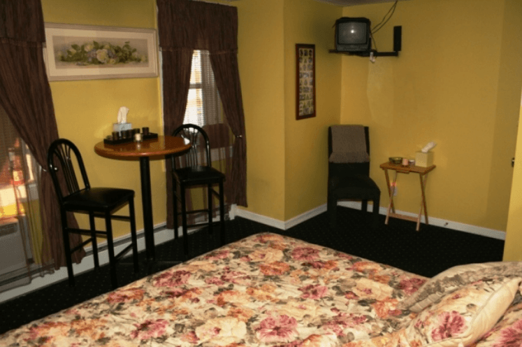 TJs Lasting Impressions - Swinger Club in Newport, United States
