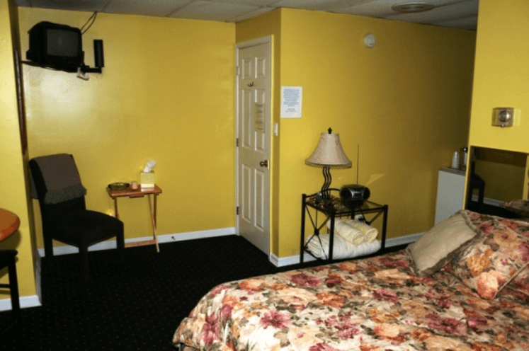 TJs Lasting Impressions - Swinger Club in Newport, United States