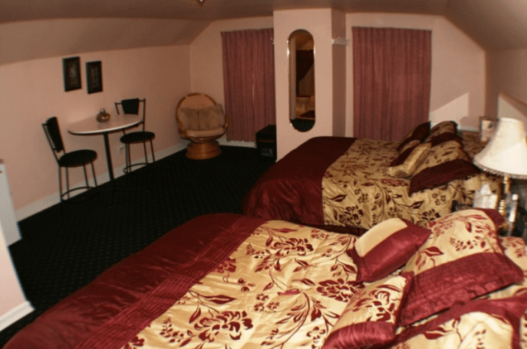 TJs Lasting Impressions - Swinger Club in Newport, United States