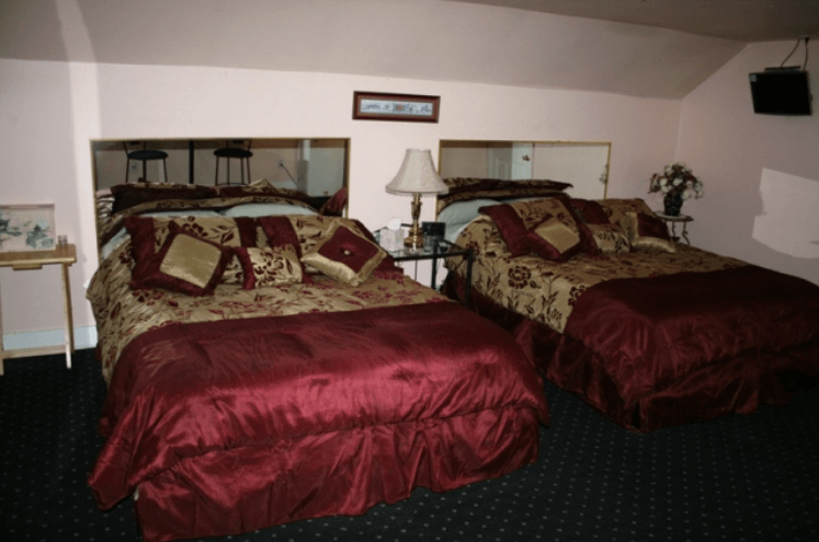 TJs Lasting Impressions - Swinger Club in Newport, United States