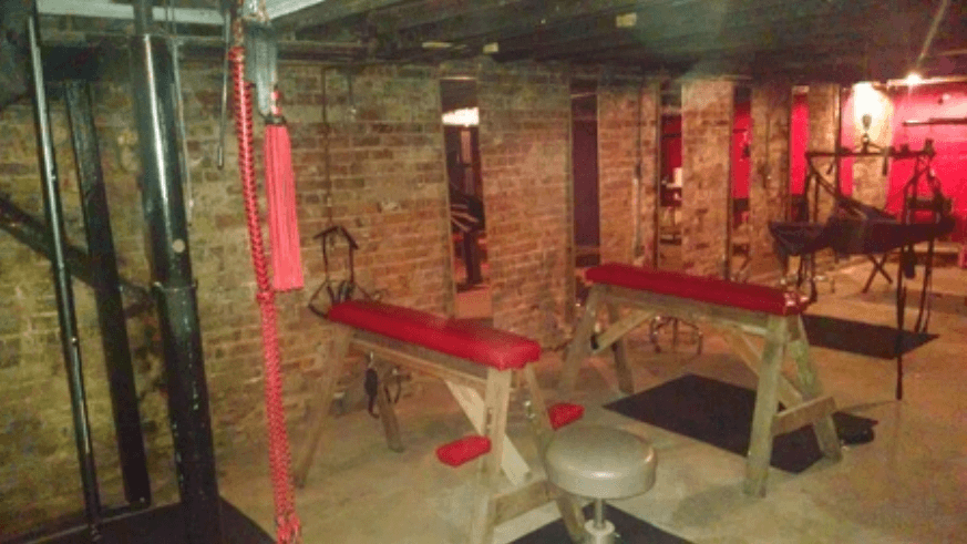 R Place - Swinger Club in Omaha, United States
