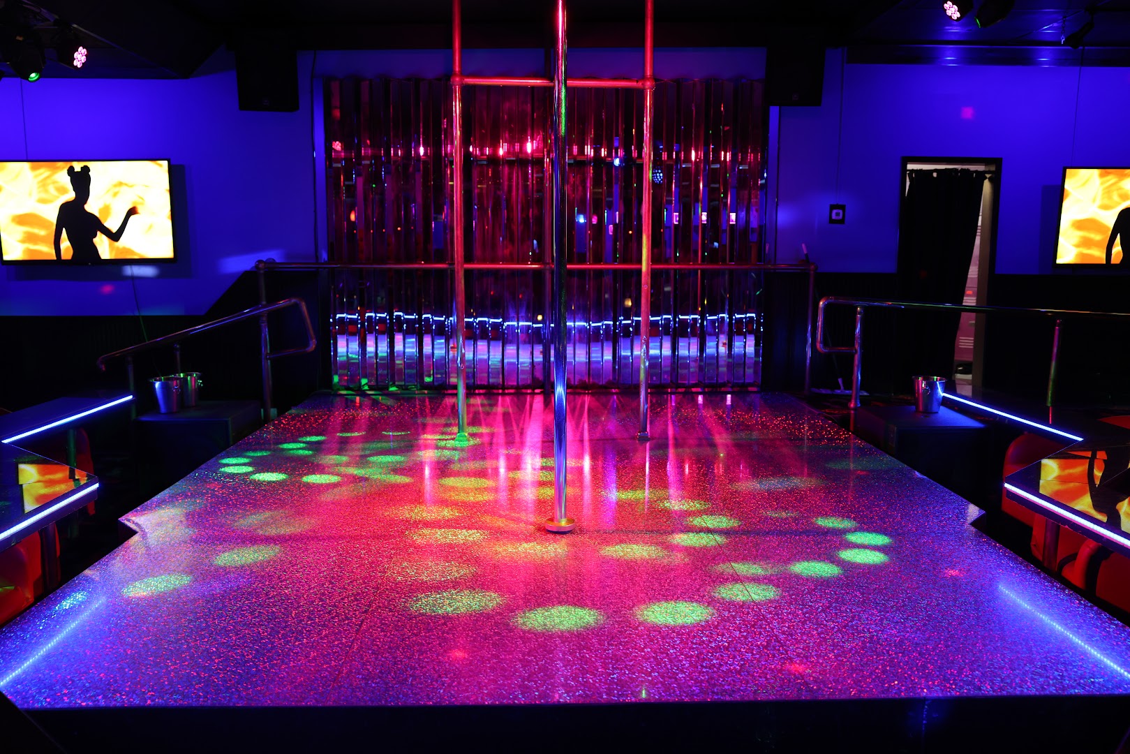 Deja Vu Showgirls San Diego - Nightclub in San Diego, United States