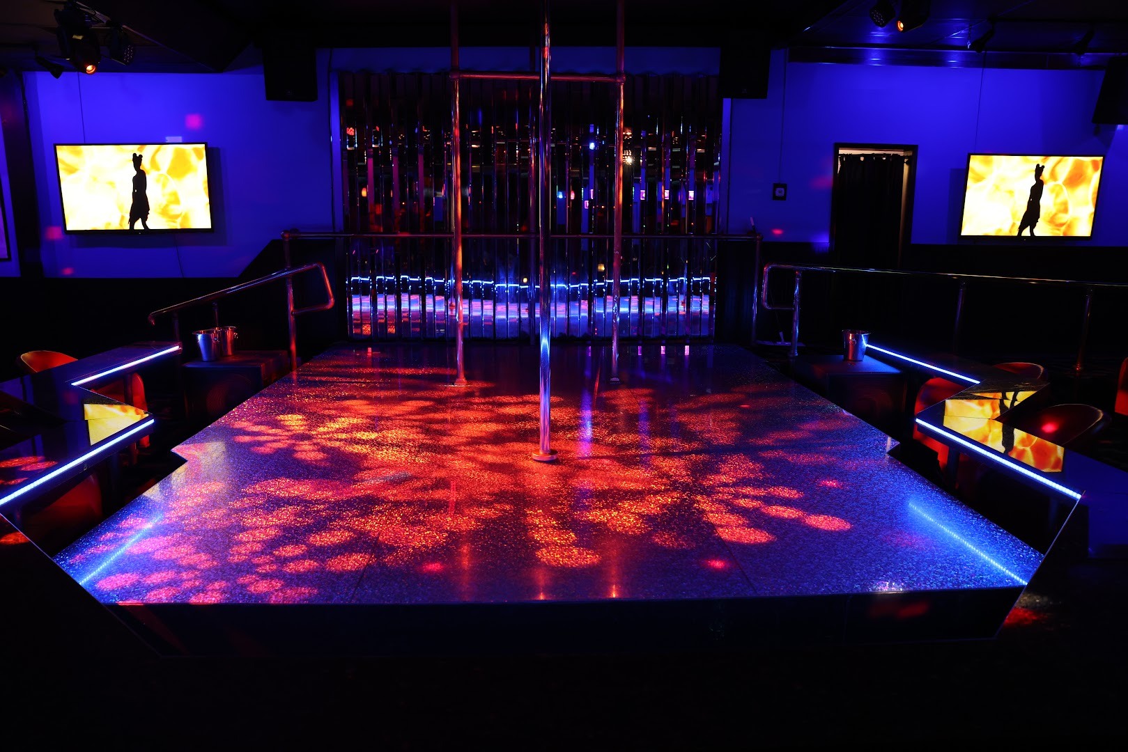 Deja Vu Showgirls San Diego - Nightclub in San Diego, United States