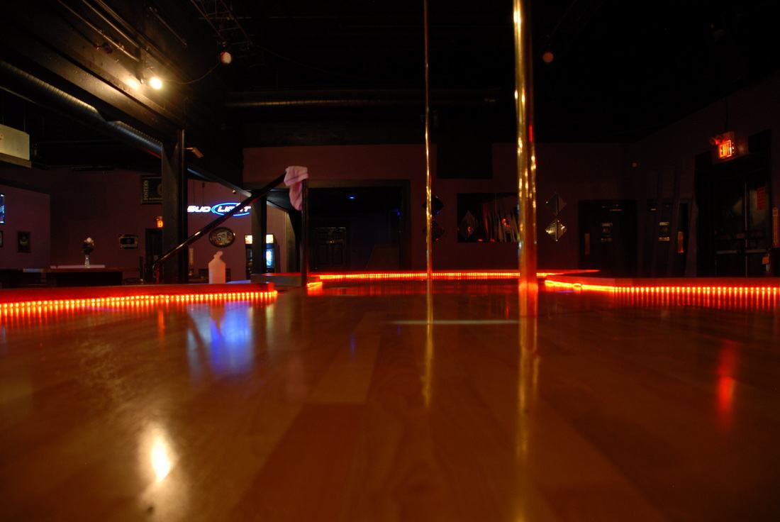 Centerfolds Cabaret - Nightclub in Superior, United States