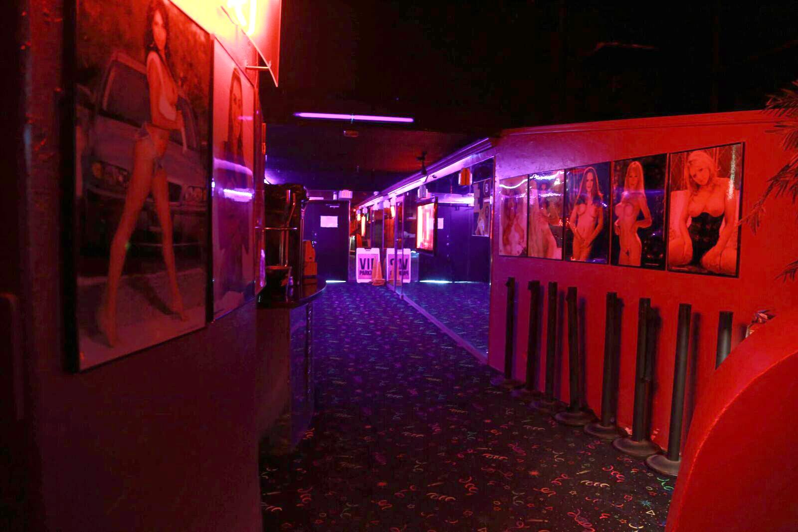 Curves Cabaret - Nightclub in Tucson, United States