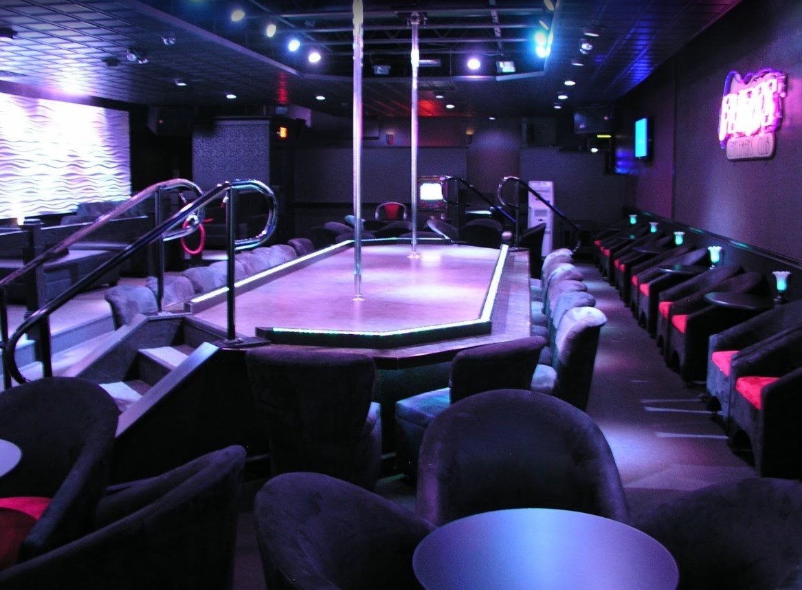 Flirt's Gentlemens Club - Nightclub in Waterloo, United States