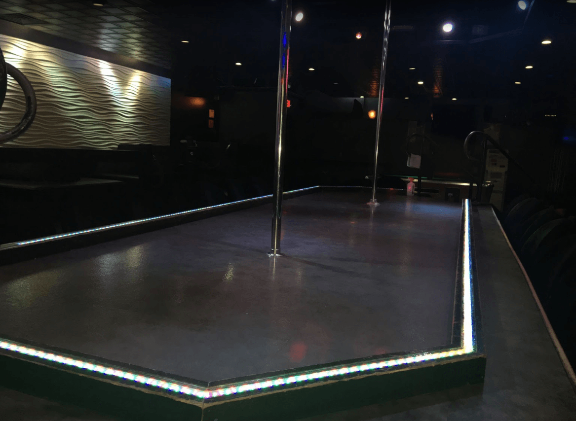 Flirt's Gentlemens Club - Nightclub in Waterloo, United States